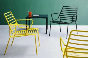 Chaises et tables outdoor Gabert color&eacute;s